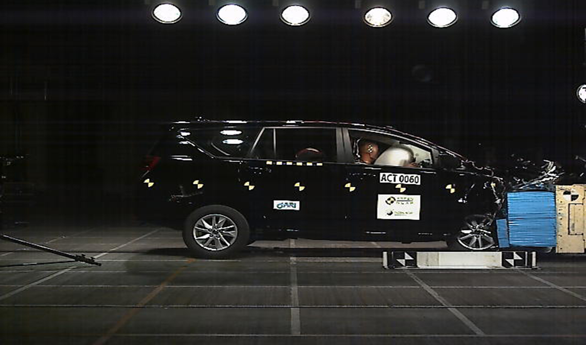 TOYOTA TOYOTA INNOVA (2020)