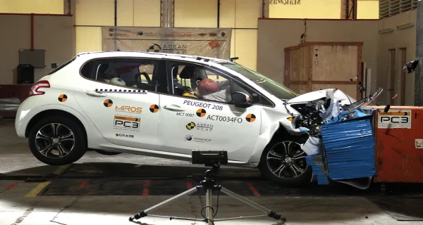 PEUGEOT PEUGEOT 208