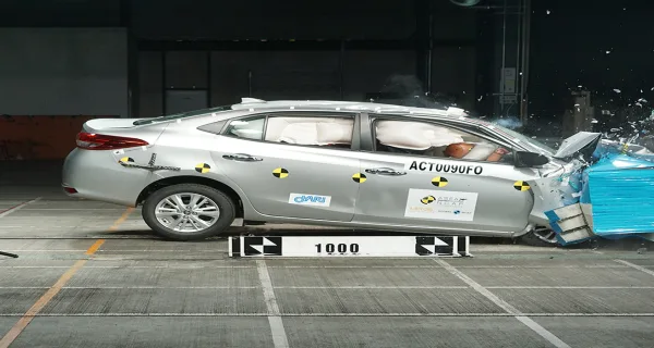 TOYOTA TOYOTA YARIS ATIV